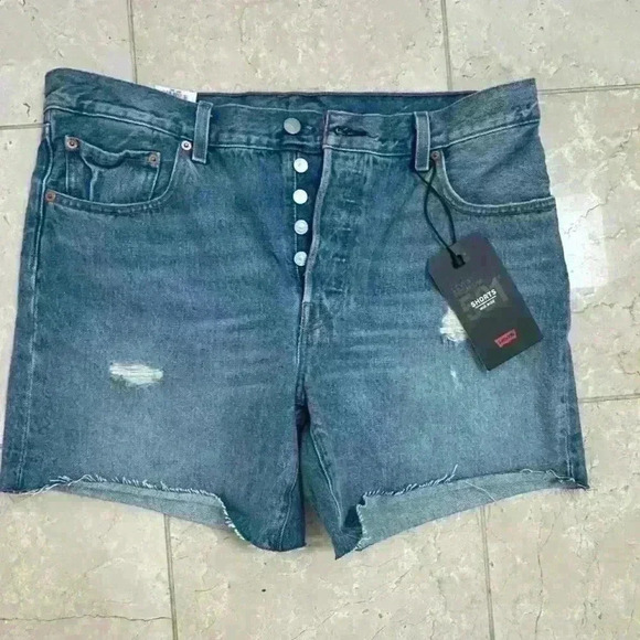 NWT Levi's Premium 501 Mid Rise Denim Shorts Distressed Light Wash Size 32 - Picture 2 of 7